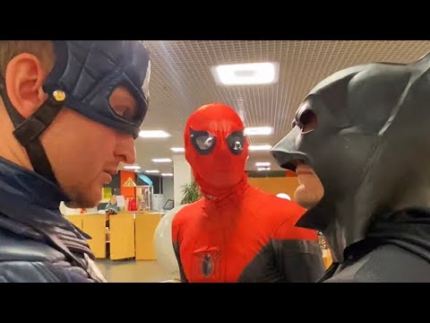 Spider-man saved Deadpool from Batman and Captain America😀